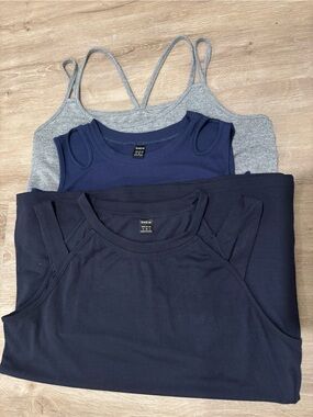 SHEIN Bundle of 3 Medium Woman’s Tanks